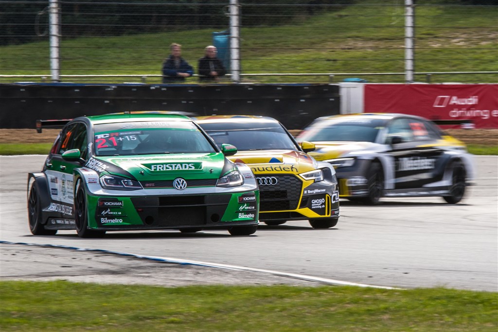 Tæt race mellem topmoderne racerbiler. Det kommer publikum til at opleve, når TCR Danmark deltager ved Classic Race
(Foto: TCR Denmark - Nicklas Majgaard)